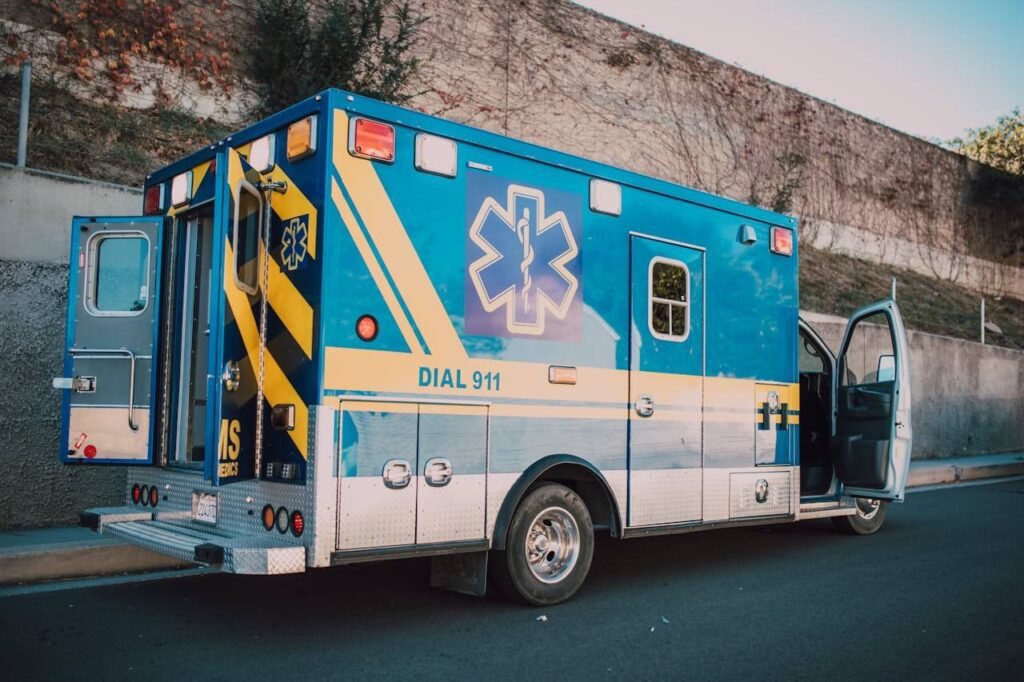 call 911 after snake bite Arizona emergency
