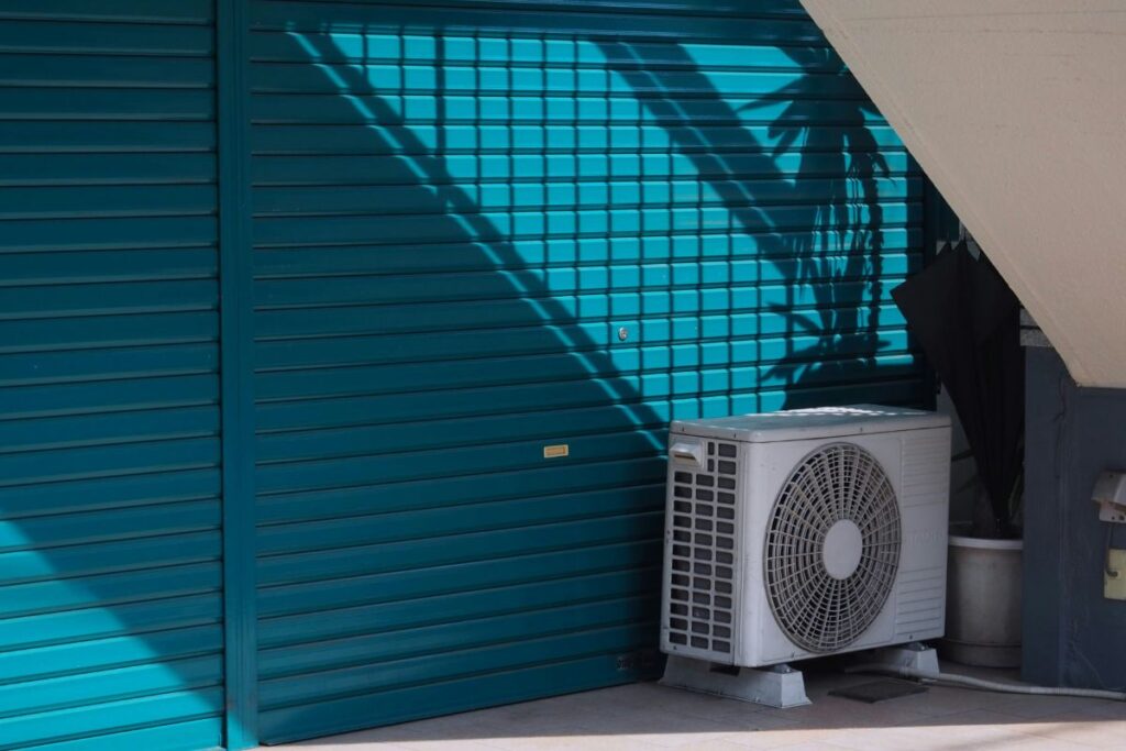 ac in outside at arizona can snake hide